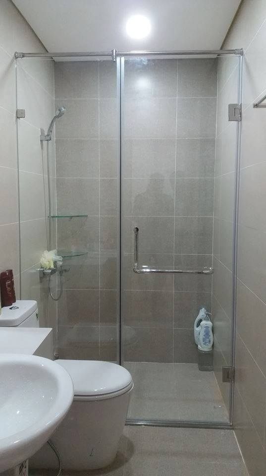 vách tắm kính chung cư Mon city